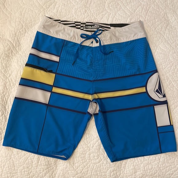 VOLCOM•BOARD SHORTS•SWIM TRUNKS•MENS 32 - Picture 3 of 6